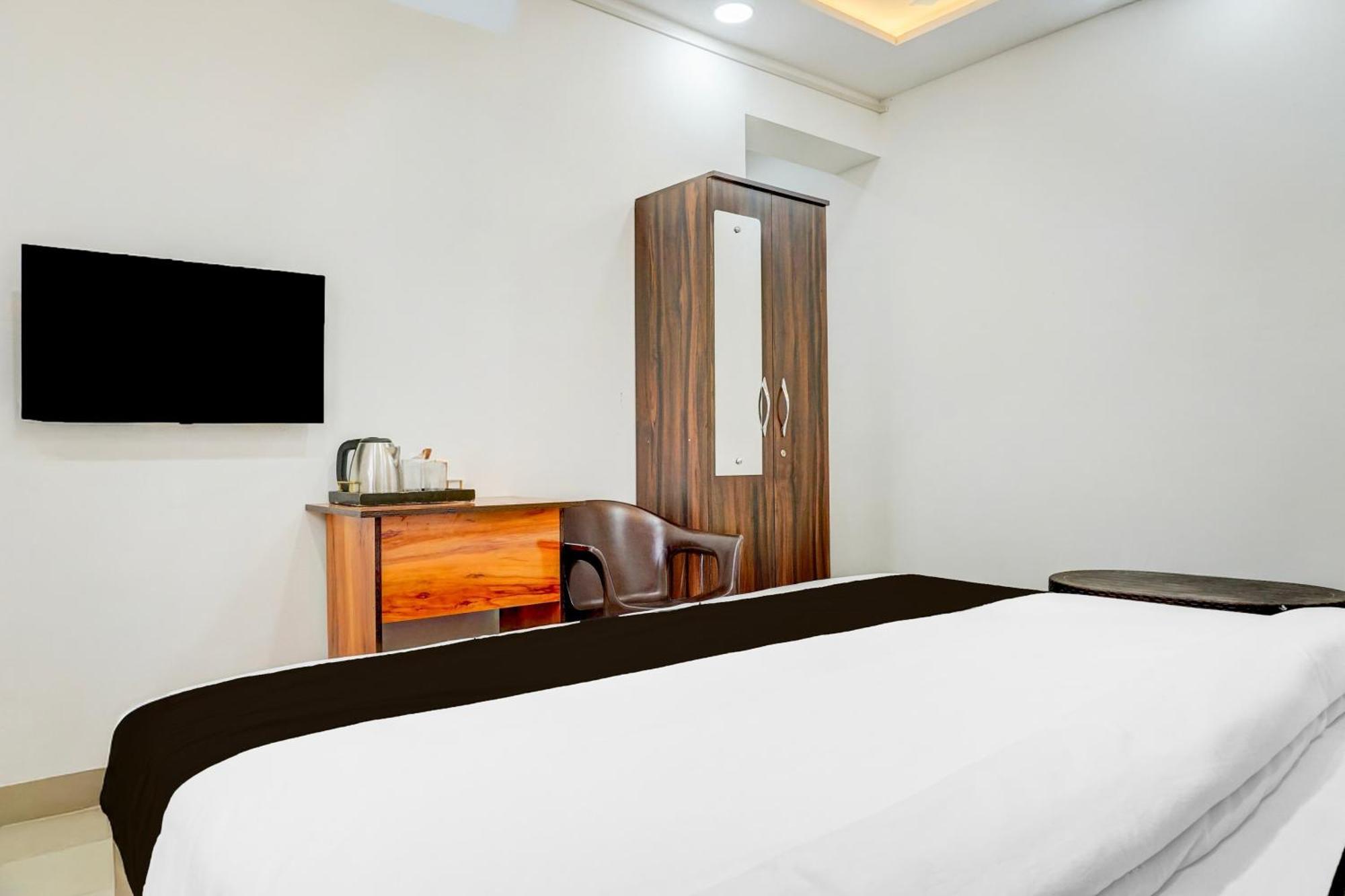 Hotel O Keshava Executive Púna Kültér fotó