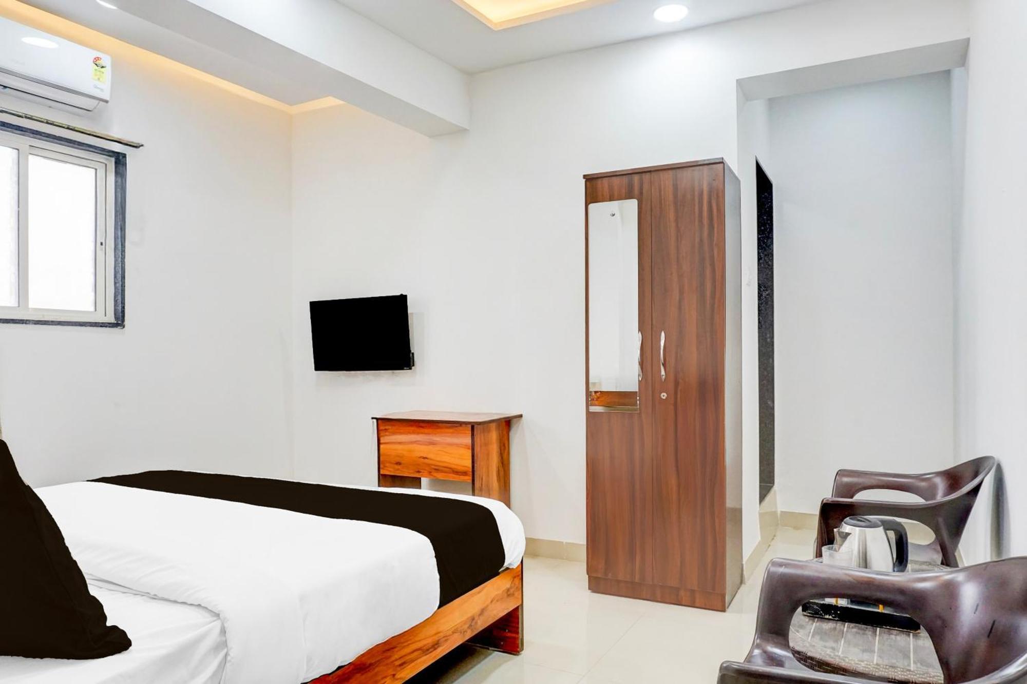 Hotel O Keshava Executive Púna Kültér fotó